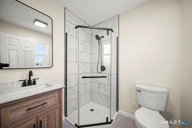 Building Photo - 25 Greenview Dr