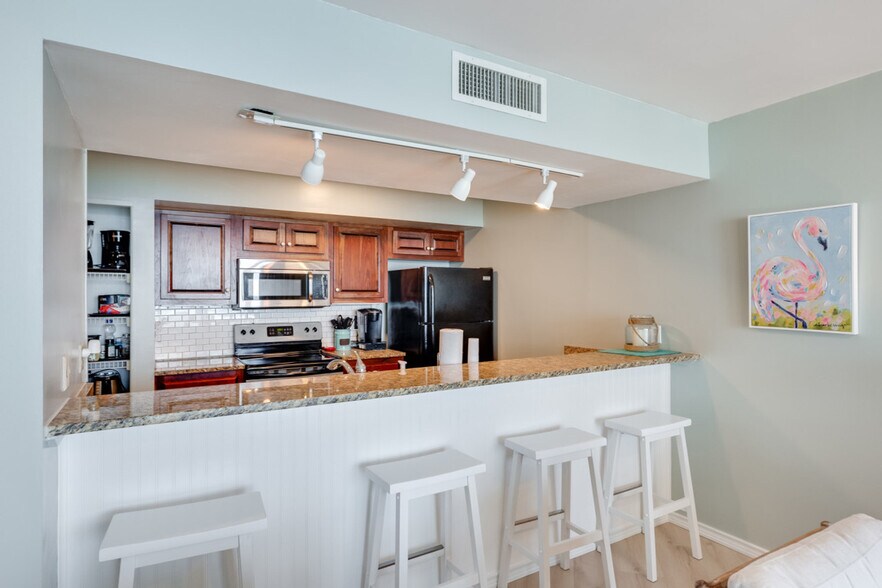 Building Photo - 7205 Thomas Dr