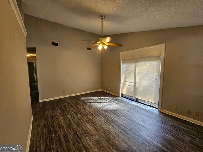 Building Photo - 108 E Lakemont Dr