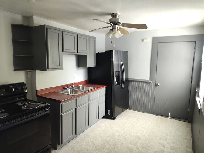 Building Photo - 1824NAstorK(723)