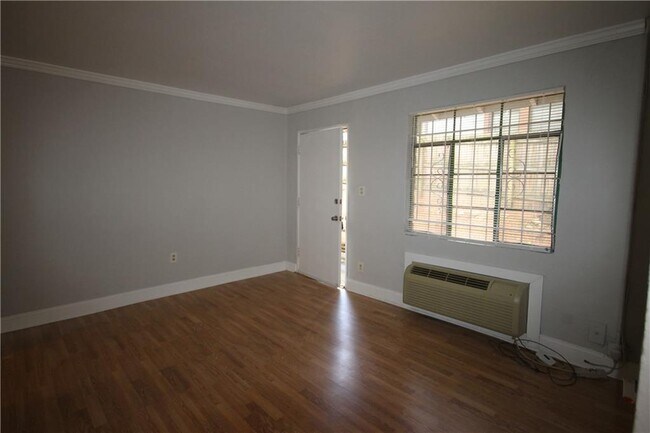 Building Photo - 758 St Charles Ave NE