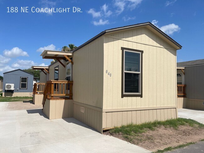 Building Photo - 188 Coachlight Dr