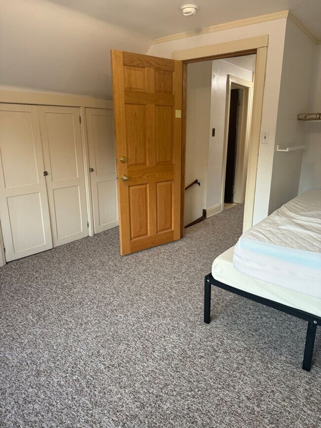 Building Photo - 849 E University Ave