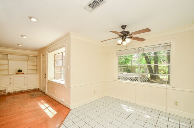 Building Photo - 6611 Cypress Point Dr