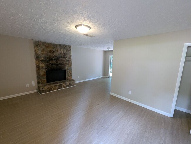 Building Photo - 240 Rustwood Dr
