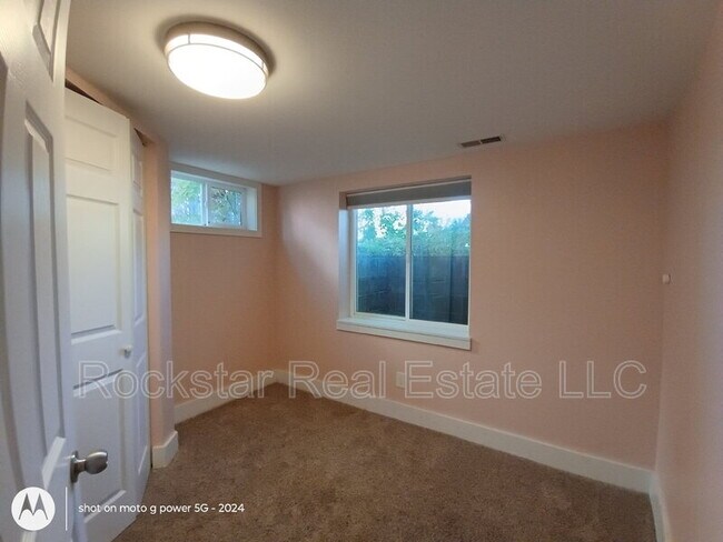 Building Photo - 2811 W Cleveland Ave