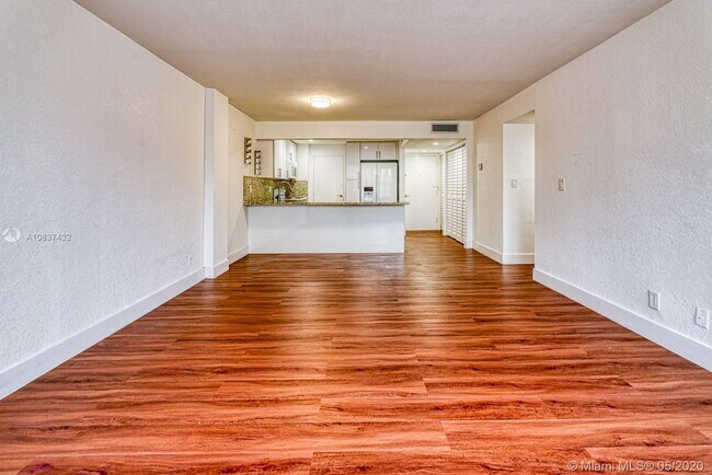 Building Photo - 9001 SW 77th Ave