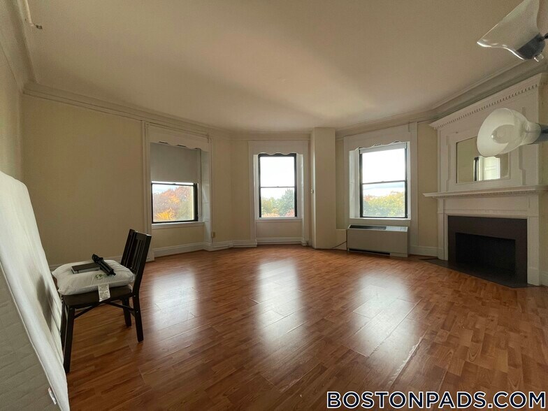 Building Photo - 62 Boylston St