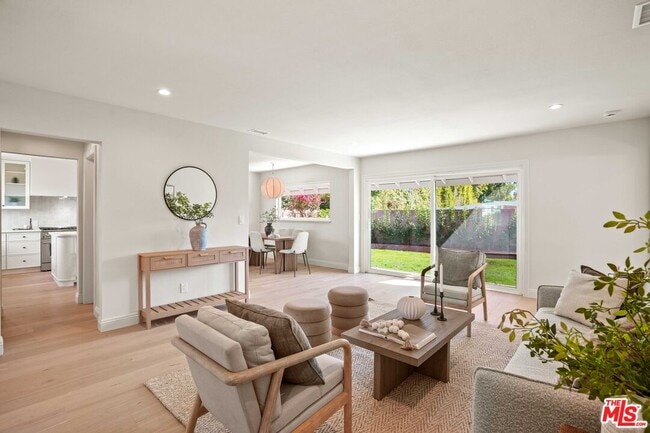 Building Photo - 5622 Babbitt Ave