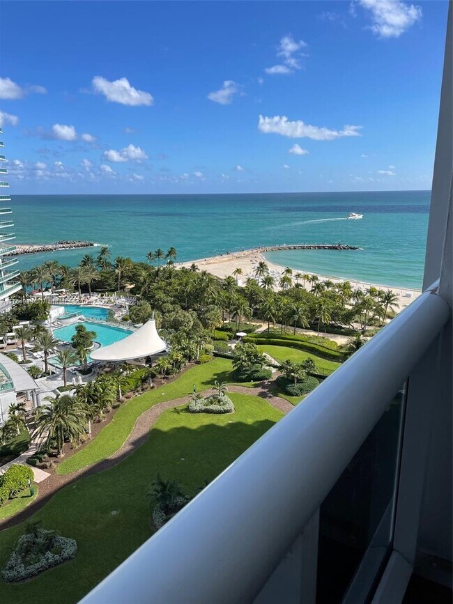 Building Photo - 10275 Collins Ave