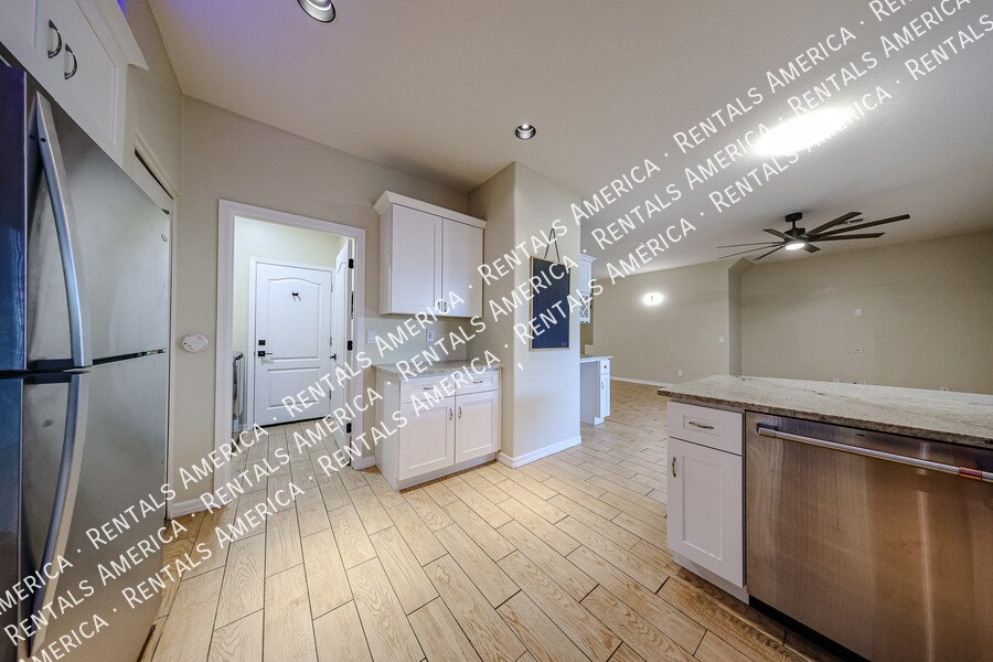 Building Photo - 17219 N 19th Run