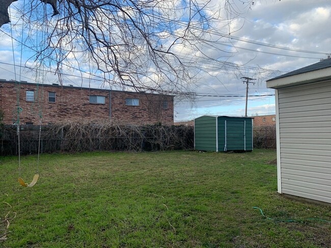 Building Photo - HOME SWEET HOME... Close to Barksdale Air Force Base