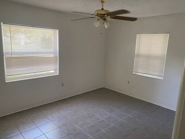 Building Photo - 830 65th Ave S