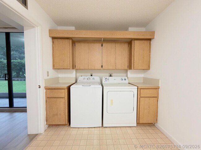 Building Photo - 2581 Village Blvd