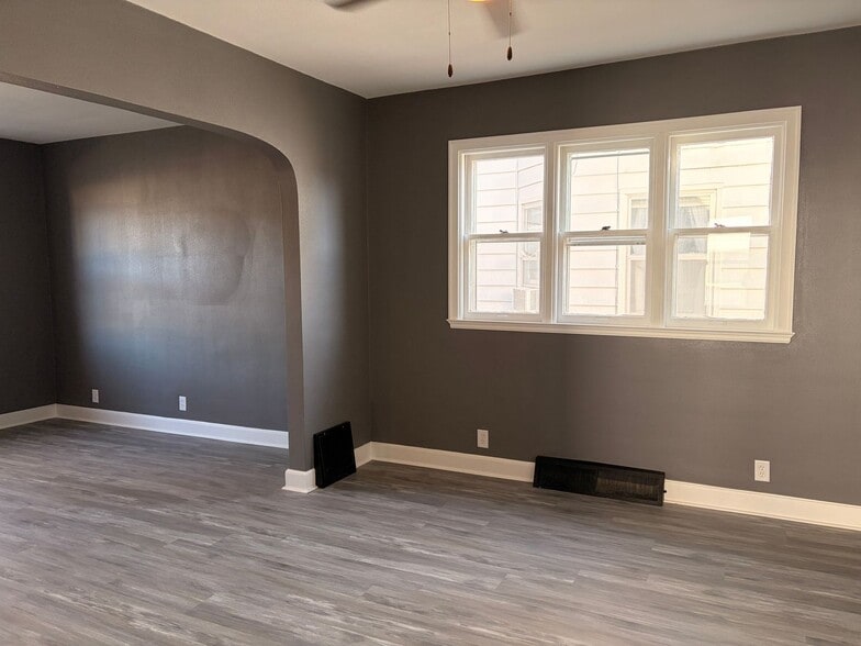 Building Photo - 620 N 4th St