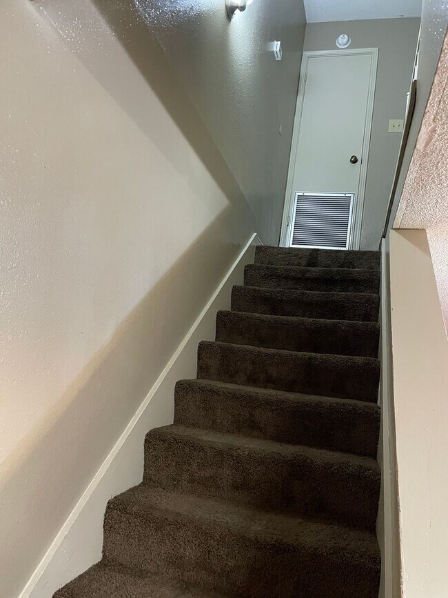 Building Photo - 308 Loire Ave
