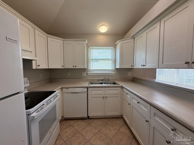 Building Photo - 5919 Bilek Dr