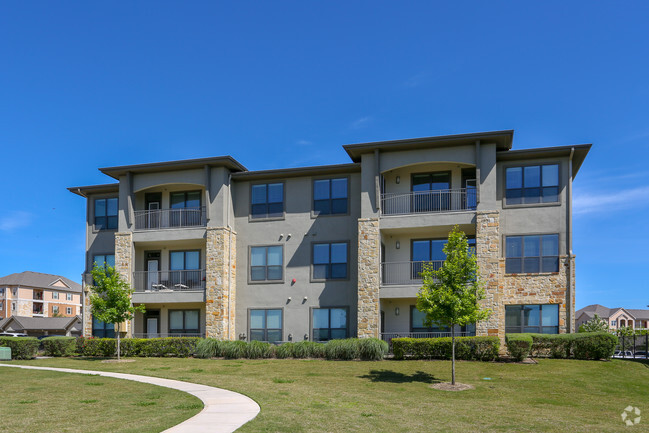 Building Photo - Savannah Oaks