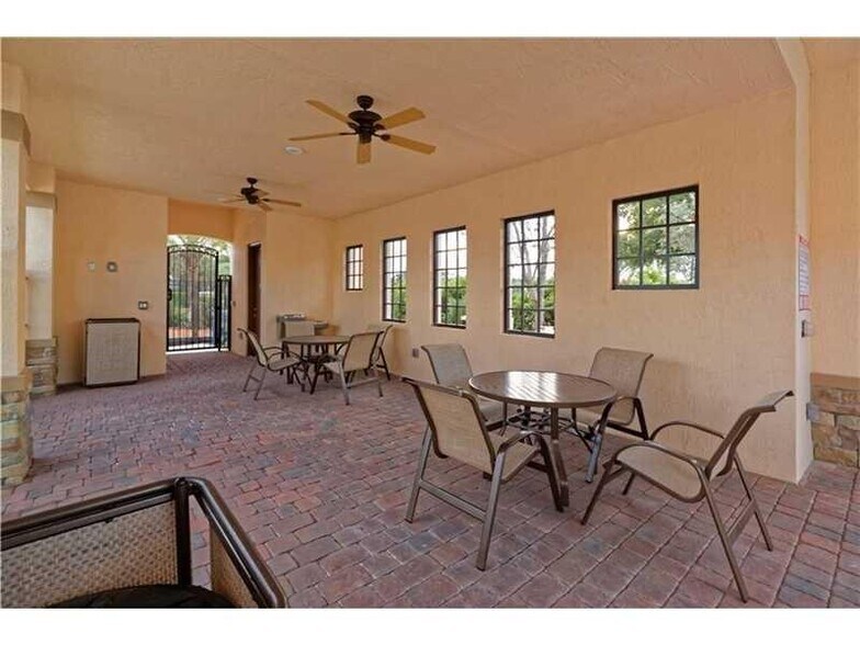 Building Photo - 5886 NW 56th Pl
