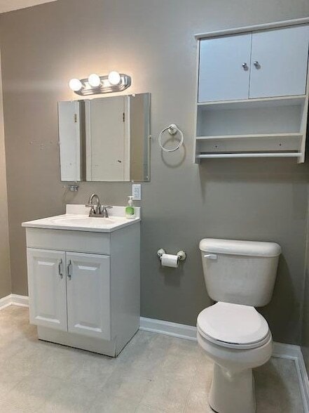 Building Photo - 5025 Lake Cir Dr NE