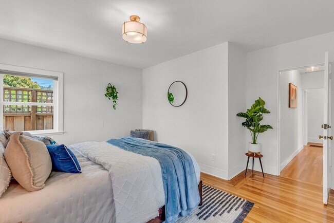 Building Photo - Charming Updated Oakland Home for Lease