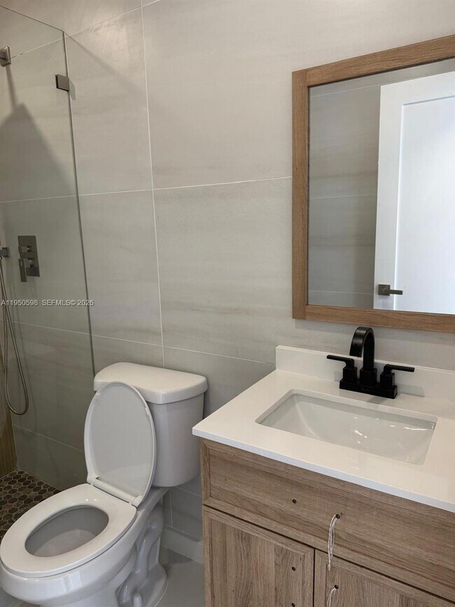 Building Photo - 1054-1058-1058 SW 2nd St