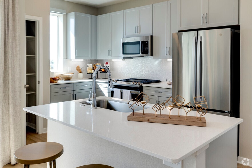 2BR, 2BA - 1,104SF - Kitchen - Echo Biltmore