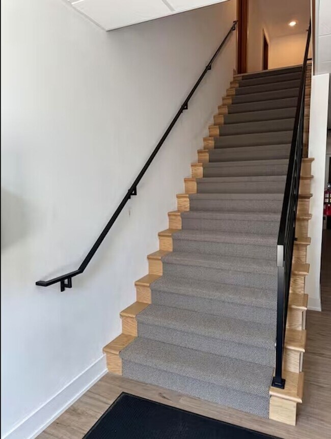 Building Photo - Vineyard Investors - 2