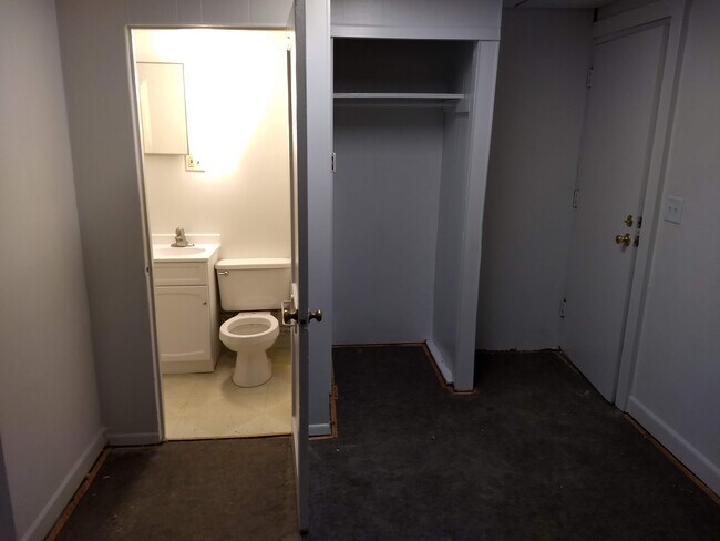 Building Photo - 3452 Sheridan Rd