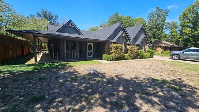 Building Photo - 1700 Kendolph Dr