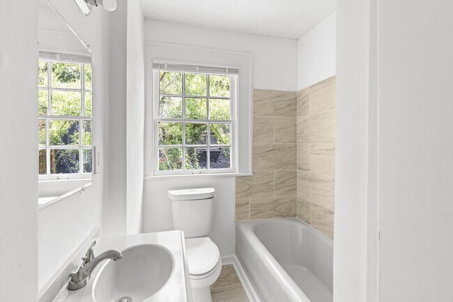 Building Photo - Stylish & Newly Renovated 3-Bedroom 2 Bath...