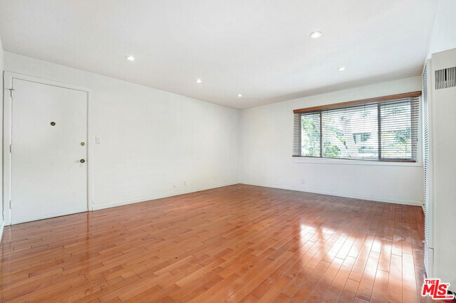 Building Photo - 1219 N Crescent Heights Blvd