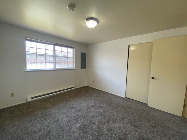 Building Photo - r1316