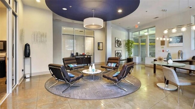 Building Photo - 2115 Piedmont Rd NE