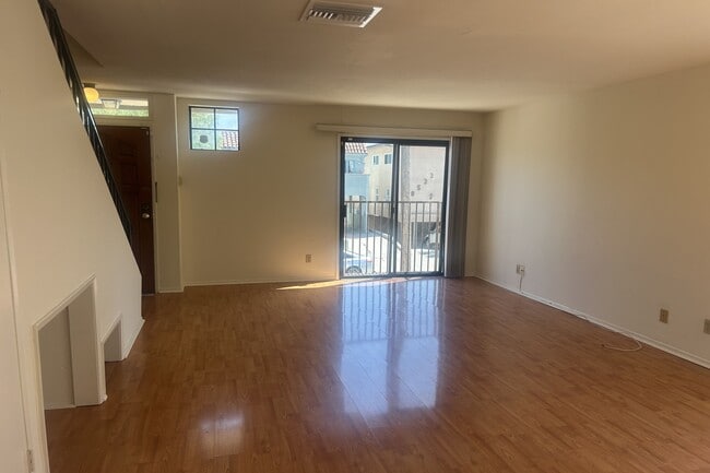 Building Photo - 8515 Saturn St