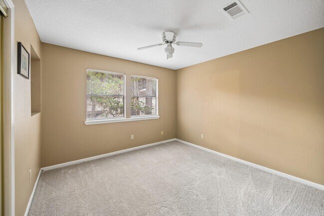 Building Photo - 422 Nursery Rd