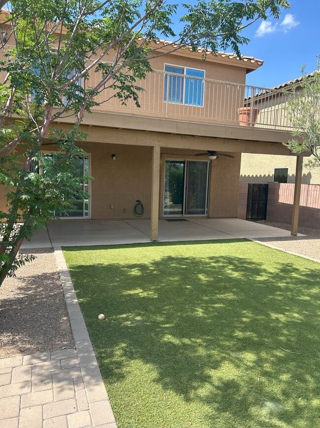 Building Photo - Three bedroom 2.5 bath two story home