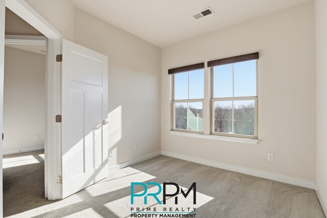 Building Photo - 49 Itasca Dr