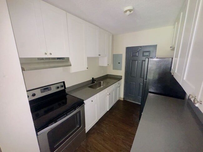 Building Photo - 3007 C.R. Smith St