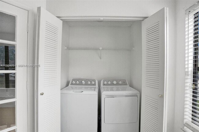 Building Photo - 2946 S University Dr