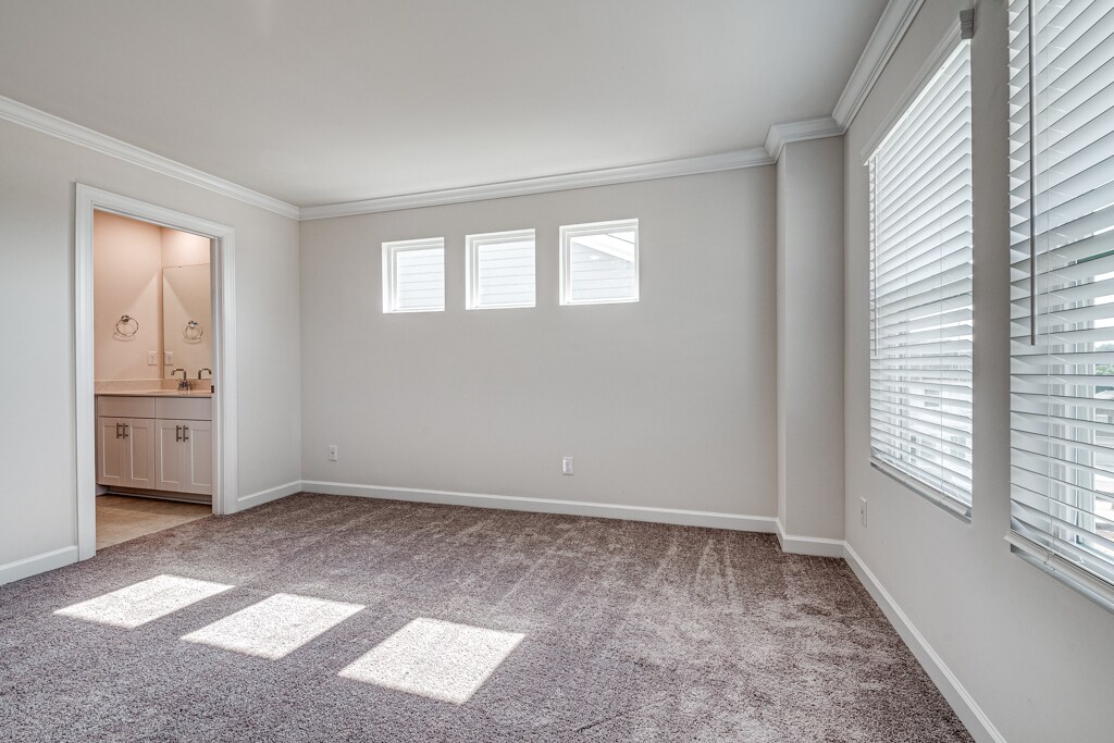 Building Photo - Room in Townhome on Tears Ln