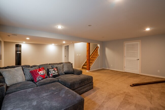 Building Photo - 5915 Pioneer Mesa Dr