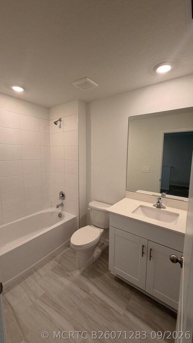 Building Photo - 651 Salisbury Cir