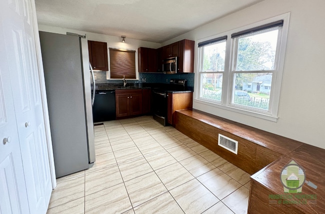 Building Photo - 107 Sycamore Dr