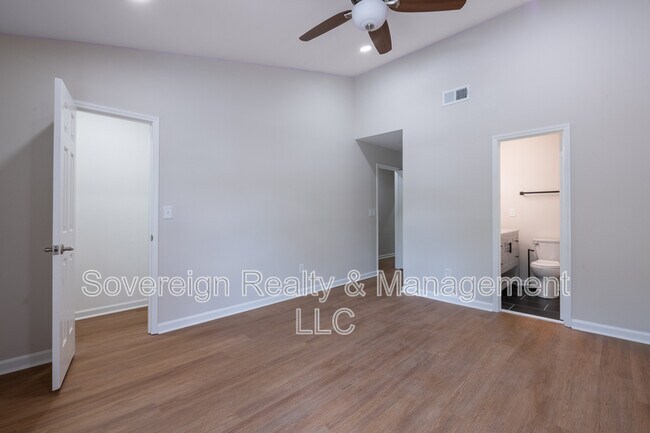 Building Photo - 3994 Elm St