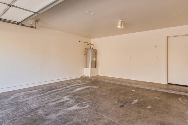 Building Photo - Beautiful 4 bed, 2.5 bath in Maricopa!