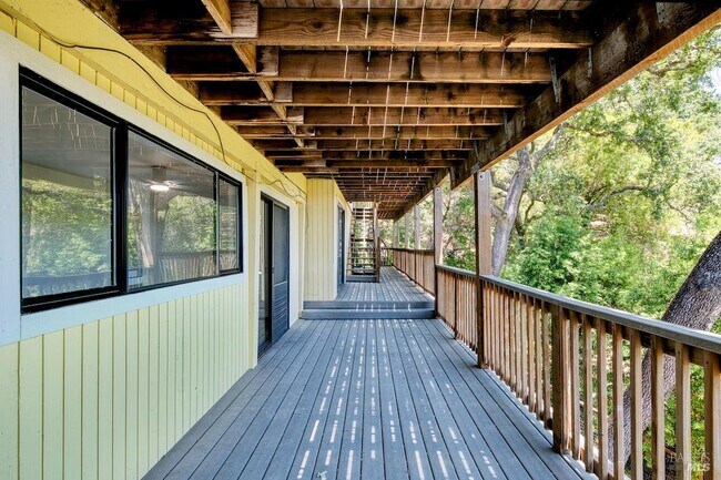 Building Photo - 76 Oak Springs Dr