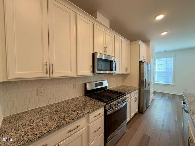 Building Photo - 1802 Stroup St