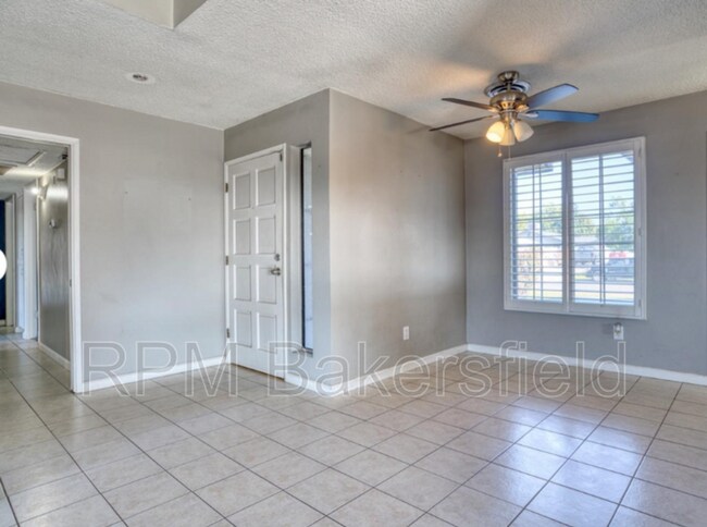 Building Photo - 2851 Van Buren Pl