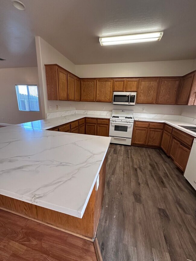 Building Photo - 615 New Zealand Dr